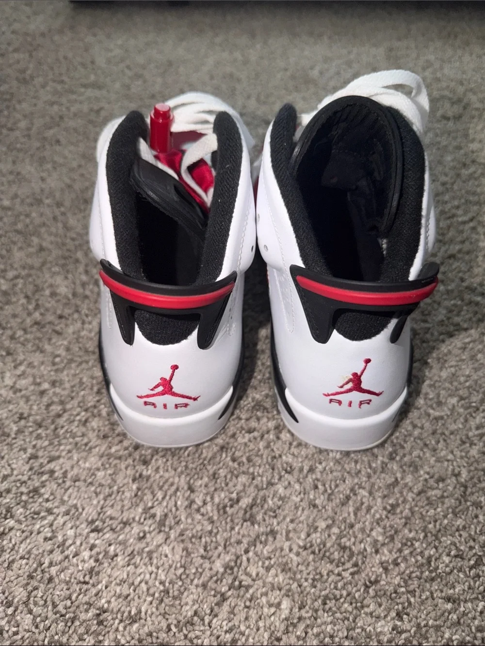 Jordan Men's White and Red Retro Basketball Sneakers